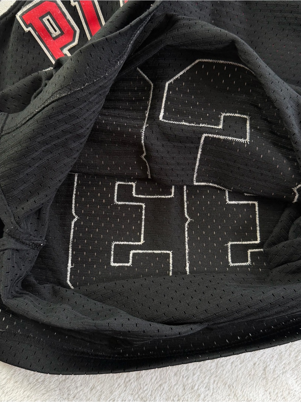 Mitchell & Ness Scottie Pippen Bulls 1997-98 Swingman Jersey M Distressed Stich - Picture 16 of 16